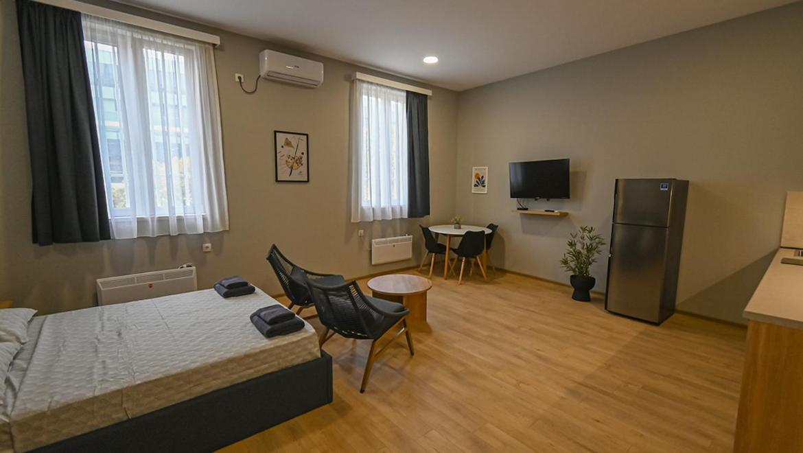 Big Apt.on Liberty Square Apartment
