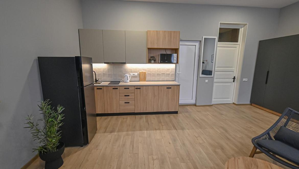 Big Apt.on Liberty Square Daire *